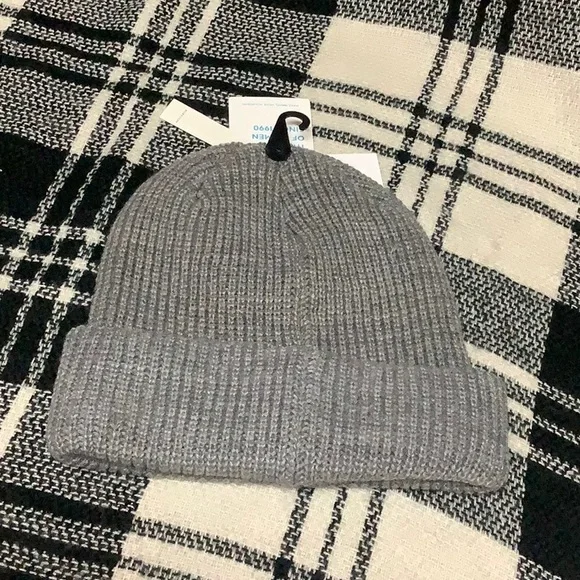Roxy grey freja embroidered beanie hat - Picture 2 of 5
